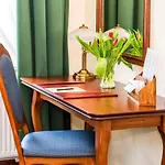 Bed & Breakfast Palac Godetowo Leczyce