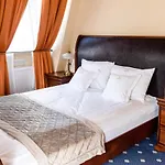 Palac Godetowo Bed & Breakfast Leczyce
