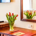 Palac Godetowo Bed & Breakfast