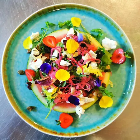 Palac Godetowo Bed & Breakfast 3*