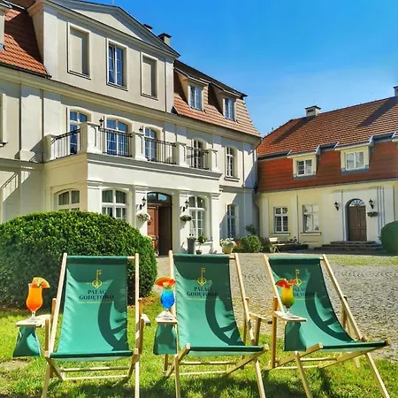 Palac Godetowo Bed & Breakfast