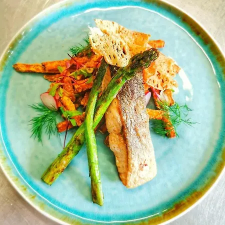 Palac Godetowo Bed & Breakfast Leczyce