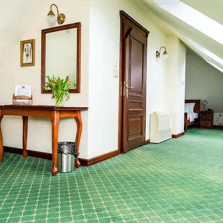 Palac Godetowo Bed & Breakfast Leczyce