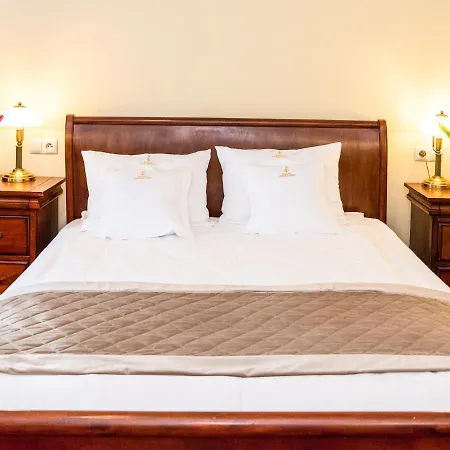 Palac Godetowo Bed & Breakfast Leczyce