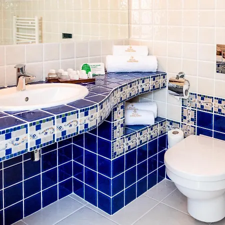 Palac Godetowo Bed & Breakfast 3*