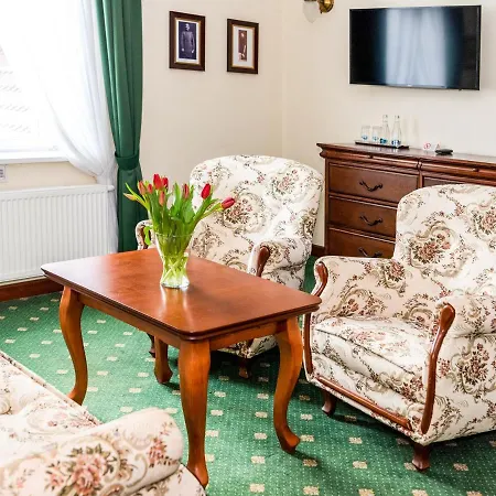 Palac Godetowo فندق مبيت وإفطار 3*