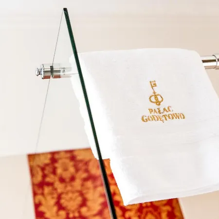 Bed & Breakfast Palac Godetowo