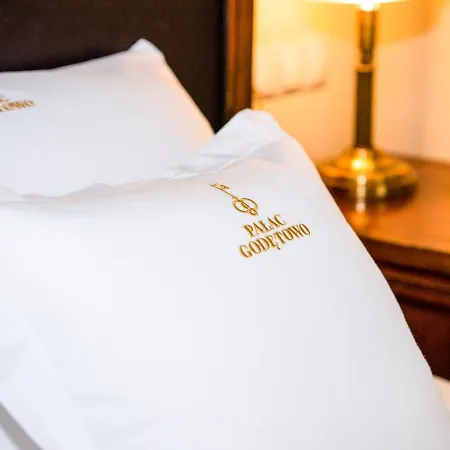 Bed & Breakfast Palac Godetowo 3*