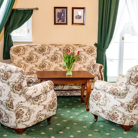 Palac Godetowo 3* Leczyce