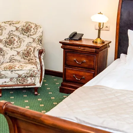 Palac Godetowo 3* Leczyce