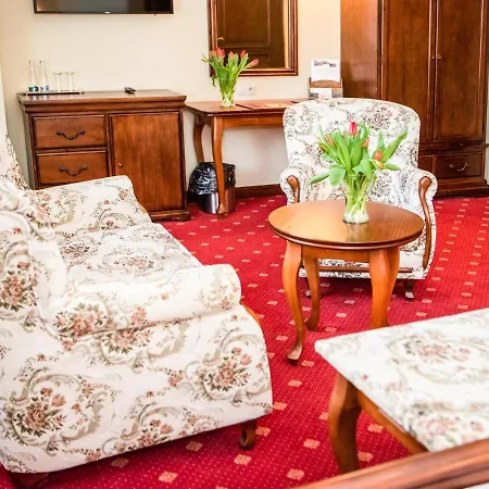Palac Godetowo Bed & Breakfast 3*
