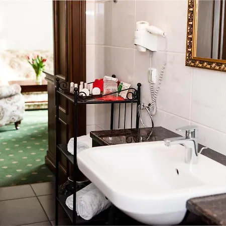 Palac Godetowo 3* Leczyce