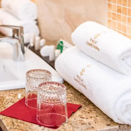 Bed & Breakfast Palac Godetowo 3*
