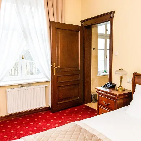 فندق مبيت وإفطار Palac Godetowo Leczyce