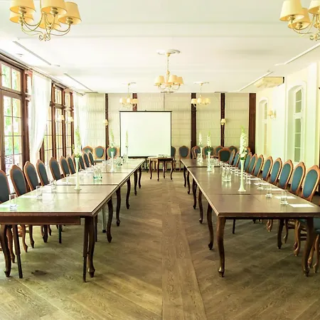 Palac Godetowo فندق مبيت وإفطار 3*