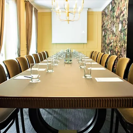 Palac Godetowo 3* Leczyce