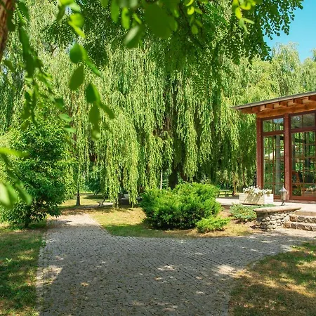 Palac Godetowo فندق مبيت وإفطار