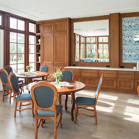 Palac Godetowo Leczyce