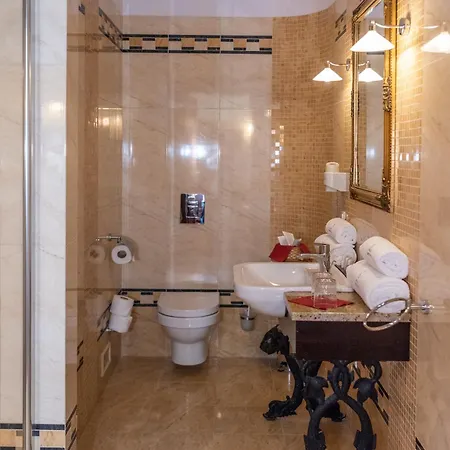 Bed & Breakfast Palac Godetowo 3*