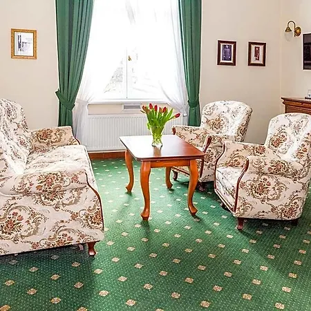 Palac Godetowo 3* Leczyce