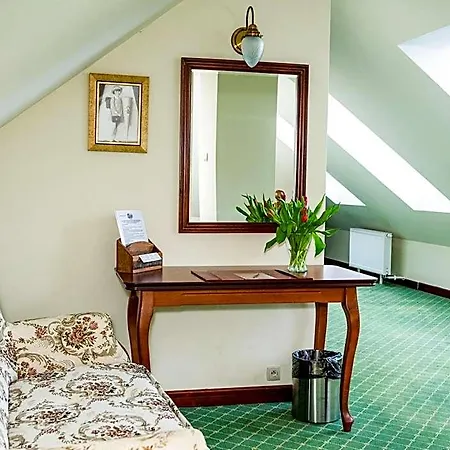 Palac Godetowo Bed & Breakfast Leczyce