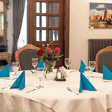 Palac Godetowo Bed & Breakfast 3*