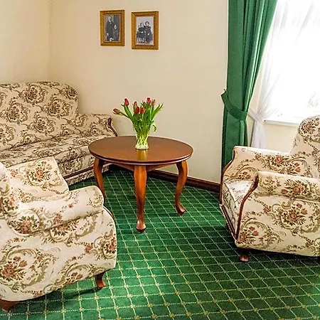 Palac Godetowo Bed & Breakfast Leczyce