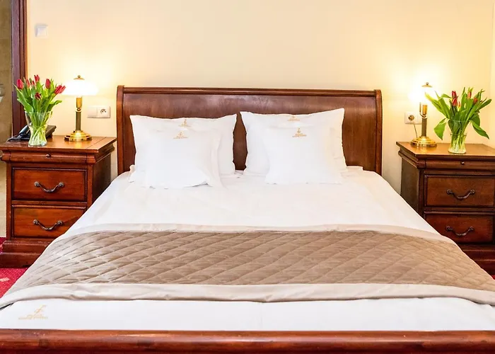 Palac Godetowo Alojamento de Acomodação e Pequeno-almoço Łęzyce