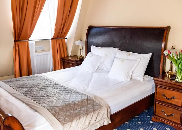 Palac Godetowo Alojamento de Acomodação e Pequeno-almoço Łęzyce