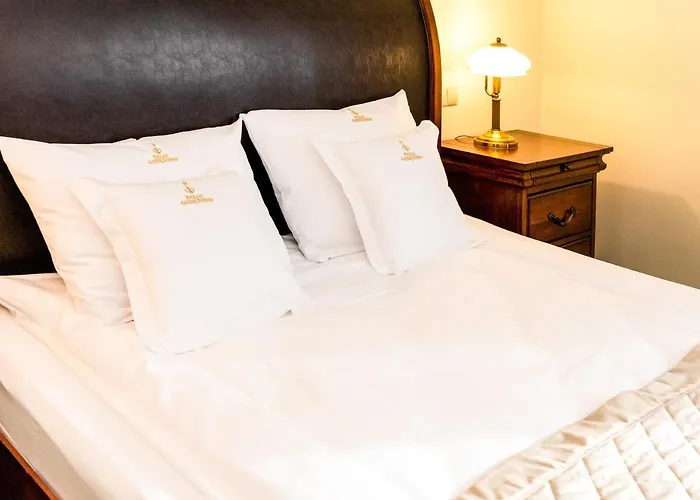 Alojamento de Acomodação e Pequeno-almoço Palac Godetowo 3*