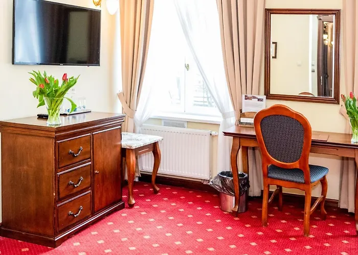 Palac Godetowo 3* Łęzyce