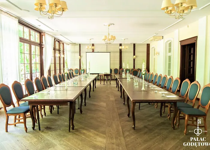 Pałac Godętowo Nocleg ze śniadaniem 3*