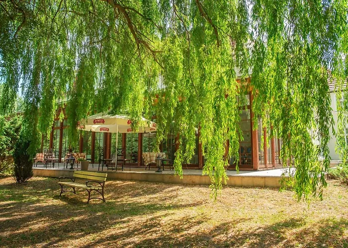 Pałac Godętowo Nocleg ze śniadaniem 3*